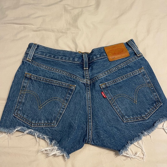 501 Levi high rise shorts - Picture 2 of 3